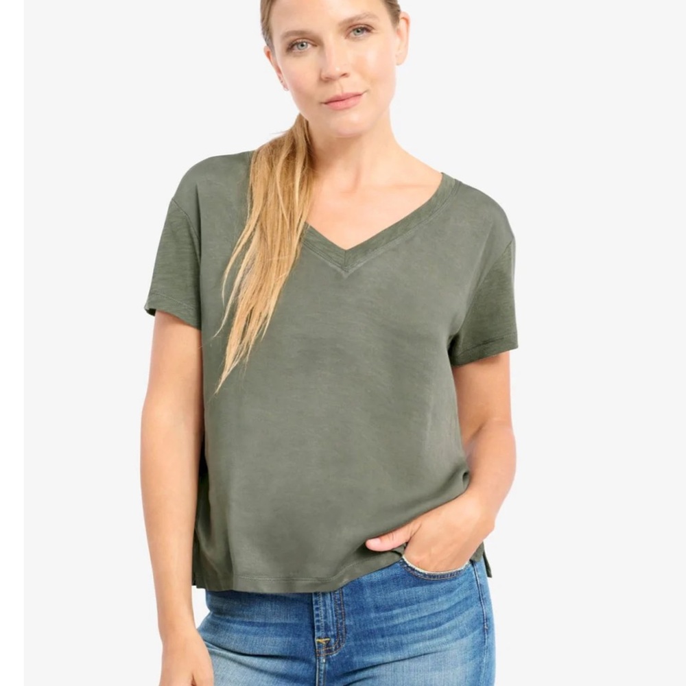 NWT Splendid Oslo Satin V-neck Tee